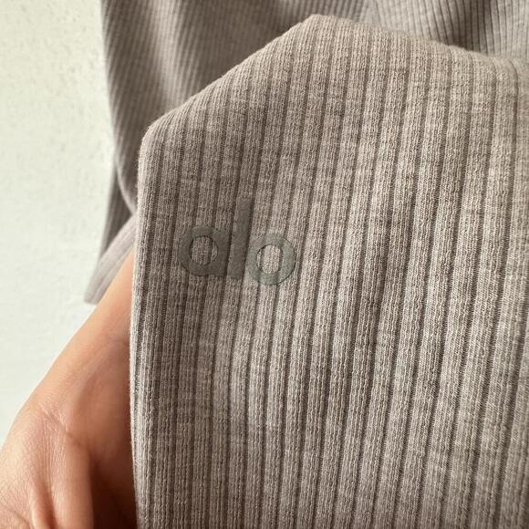 EUC Alo Ribbed High-Waist 7/8 Blissful Knit Legging Athletic Heather Grey Size M - Picture 6 of 9